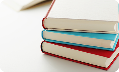 積み重なった本